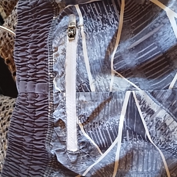 Champion Women's Athletic Shorts in Black and Gray W White Large Tank Large - Picture 4 of 4